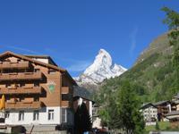 Glacier-Bernina-Reise, Zermatt Hotel Perren mit Matterhorn &ndash; &copy; Annette Weise (Eberhardt TRAVEL)