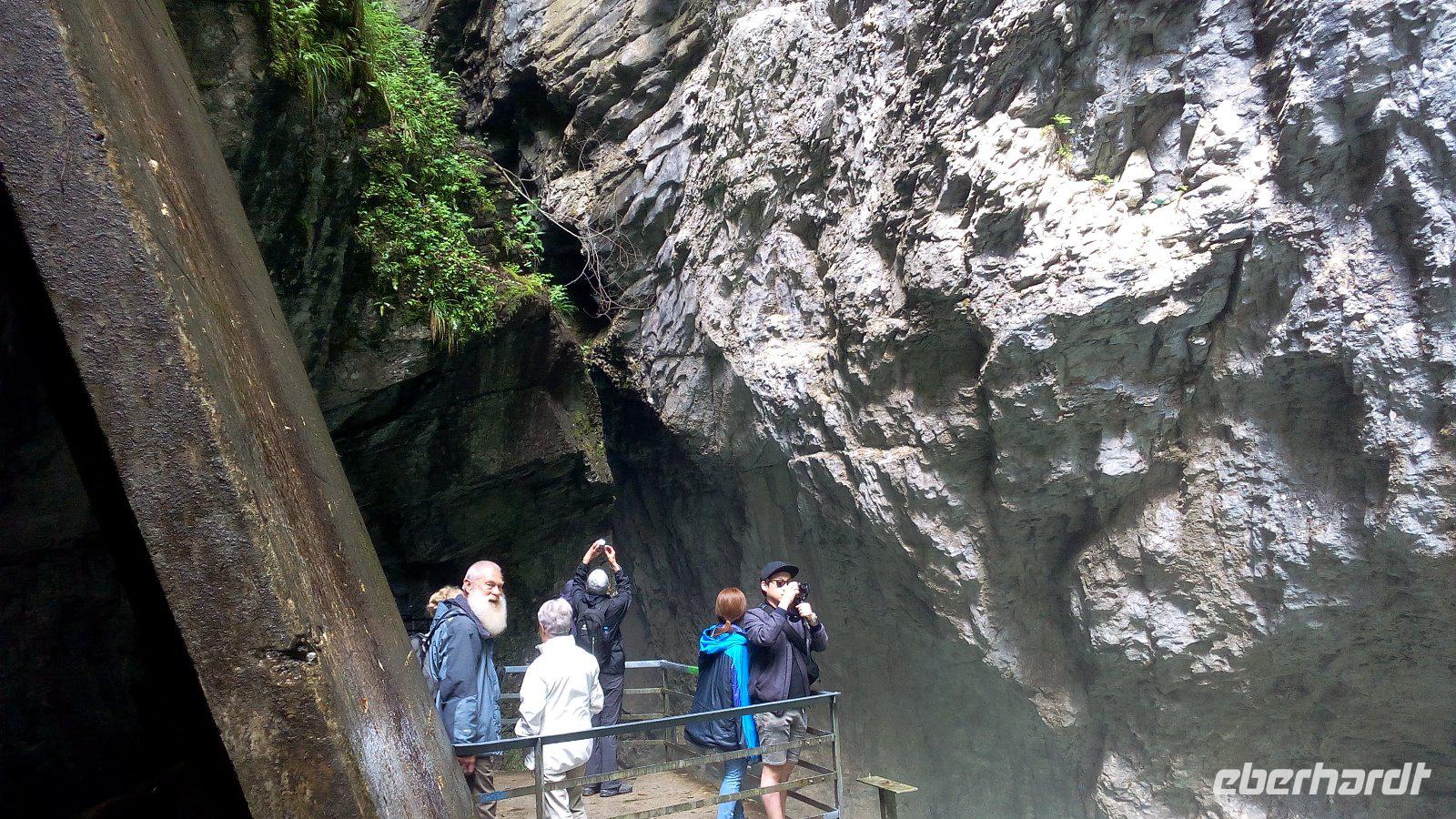 Aareschlucht, unsere gemeinsame Wanderung durch die Schlucht &ndash; &copy; Gisela Gerlach (Eberhardt TRAVEL)
