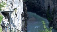 Aareschlucht, unsere gemeinsame Wanderung durch die Schlucht &ndash; &copy; Gisela Gerlach (Eberhardt TRAVEL)