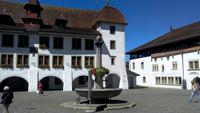 Thun, Stadtführerin mit Elsbeth Aebersold,Rathausplatz &ndash; &copy; Gisela Gerlach (Eberhardt TRAVEL)