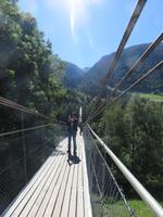417 Fahrt nach Interlaken -Stopp an der Hängebrücke Fürgangen-Mühlebach &ndash; &copy; Annette Weise (Eberhardt TRAVEL)