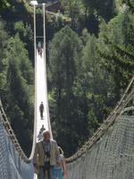 420 Fahrt nach Interlaken -Stopp an der Hängebrücke Fürgangen-Mühlebach &ndash; &copy; Annette Weise (Eberhardt TRAVEL)