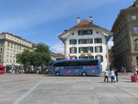 Eiger, Mönch, Jungfrau - Ausflug nach Bern Stadtführung - Bundesplatz mit unserem Bus &ndash; &copy; Annette Weise (Eberhardt TRAVEL)