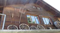 Eiger, Mönch, Jungfrau - Besuch der Alphornwerkstatt von Fam. Bachmann &ndash; &copy; Annette Weise (Eberhardt TRAVEL)