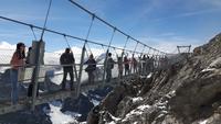auf dem Kleinen Titlis... (Cliff Walk - Hängebrücke) &ndash; &copy; Katrin Deutschbein (Eberhardt TRAVEL)