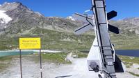 Fahrt mit dem Bernina-Express (Wasserscheide auf dem Bernina-Pass) &ndash; &copy; Katrin Deutschbein (Eberhardt TRAVEL)