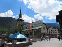 Zermatt -  Kirchplatz &ndash; &copy; Annette Weise (Eberhardt TRAVEL)