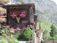 Zermatt - Englische Kirche + Spycher &ndash; &copy; Annette Weise (Eberhardt TRAVEL)