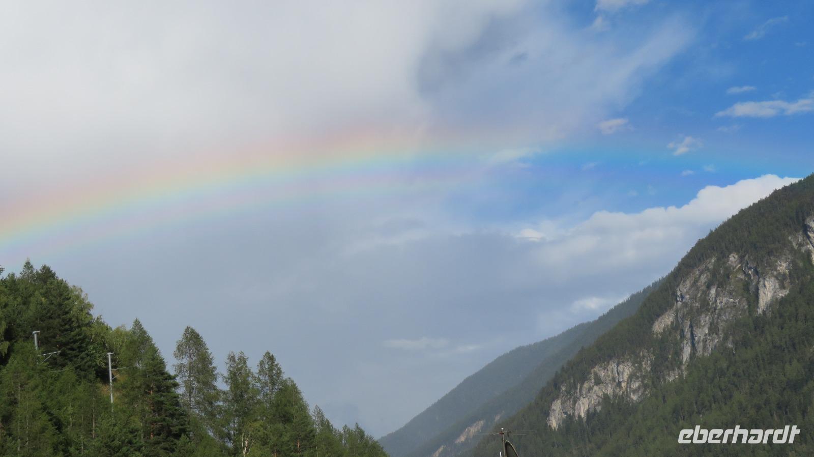 Regenbogen über Tiefencastel &ndash; &copy; Kerstin Hugel (Eberhardt TRAVEL)