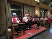 Silvester - Streichmusik Adler begeleitet uns durch den Abend &ndash; &copy; Annette Weise (Eberhardt TRAVEL)