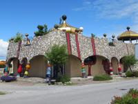 Hundertwasser Markthalle Altenrhein &ndash; &copy; Annette Weise (Eberhardt TRAVEL)