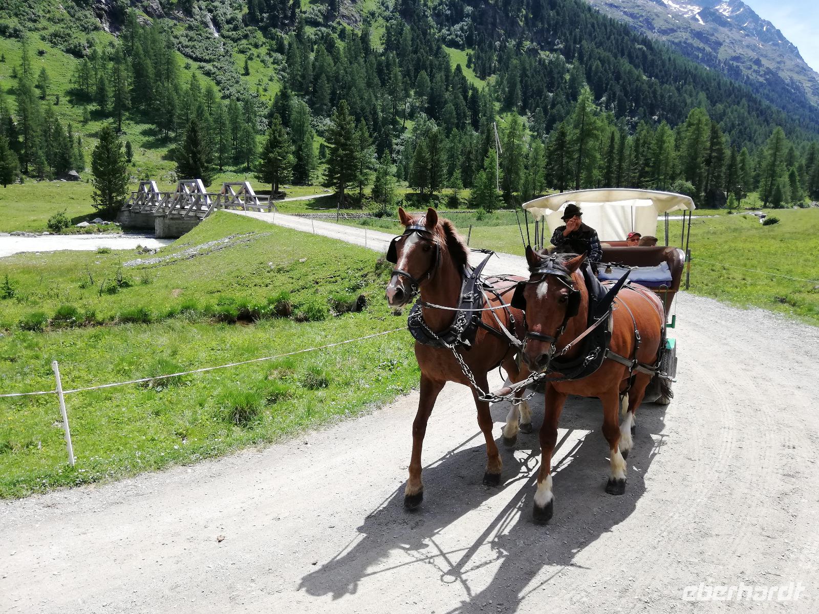 Mit Pferdekutschen ins Val Roseg &ndash; &copy; Gisela Gerlach (Eberhardt TRAVEL)