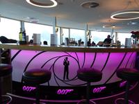 Schilthorn, Bar im Piz Gloria-Drehrestaurant &ndash; &copy; Hartwig Köllner (Eberhardt TRAVEL)