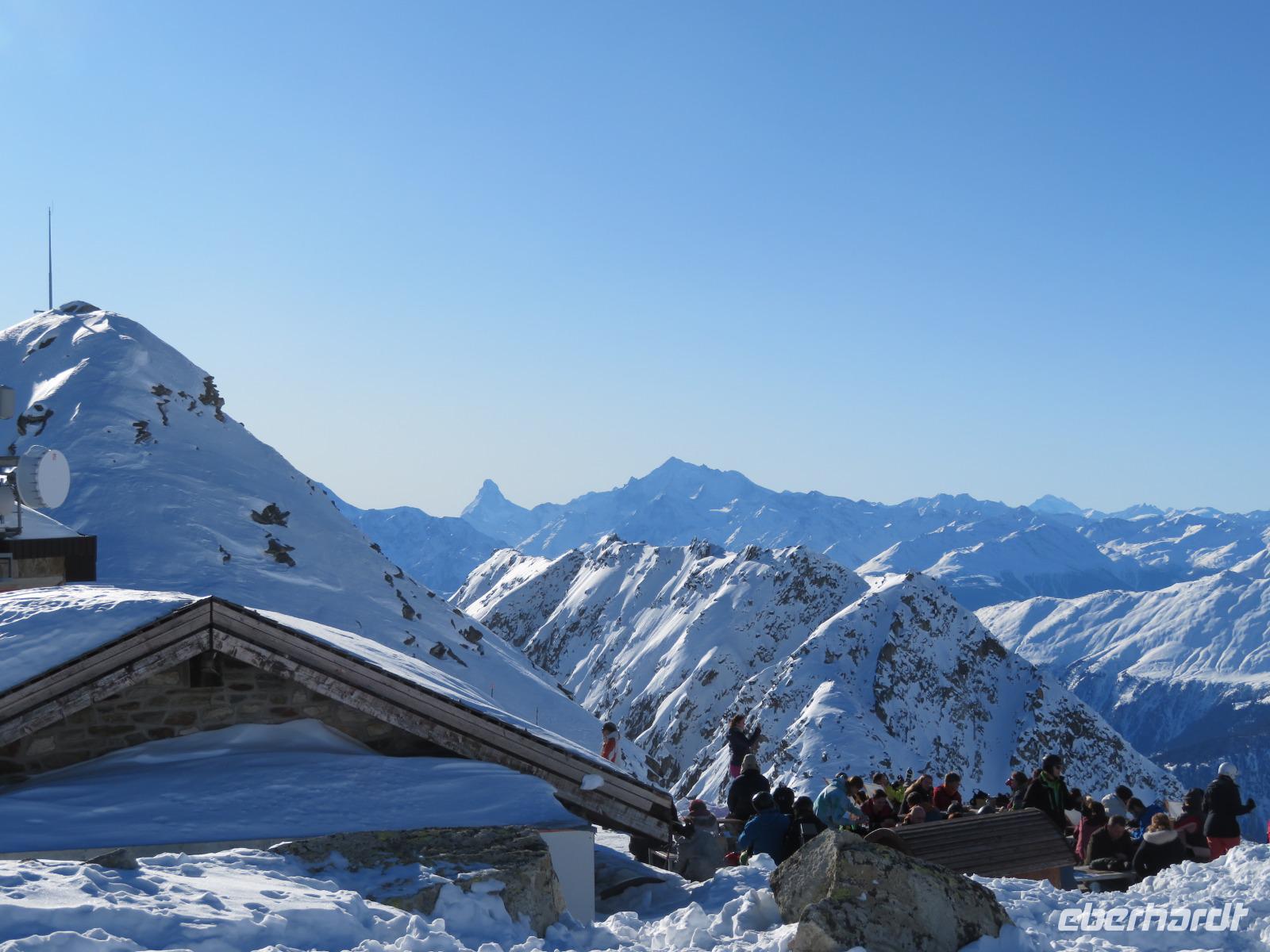 Auf dem Eggishorn - Blick zum Matterhorn und zum Mont Blanc &ndash; &copy; Annette Weise (Eberhardt TRAVEL)
