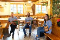 Zum Abendbrot schweizer Musik &ndash; &copy; Andreas Kunzmann (Eberhardt TRAVEL)