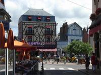Restaurants laden ein in Étretat &ndash; &copy; Barbara Mihut (Eberhardt TRAVEL)