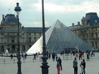 56Paris5Louvre-Pyramide &ndash; &copy; Alexandra Jordan (Eberhardt TRAVEL)