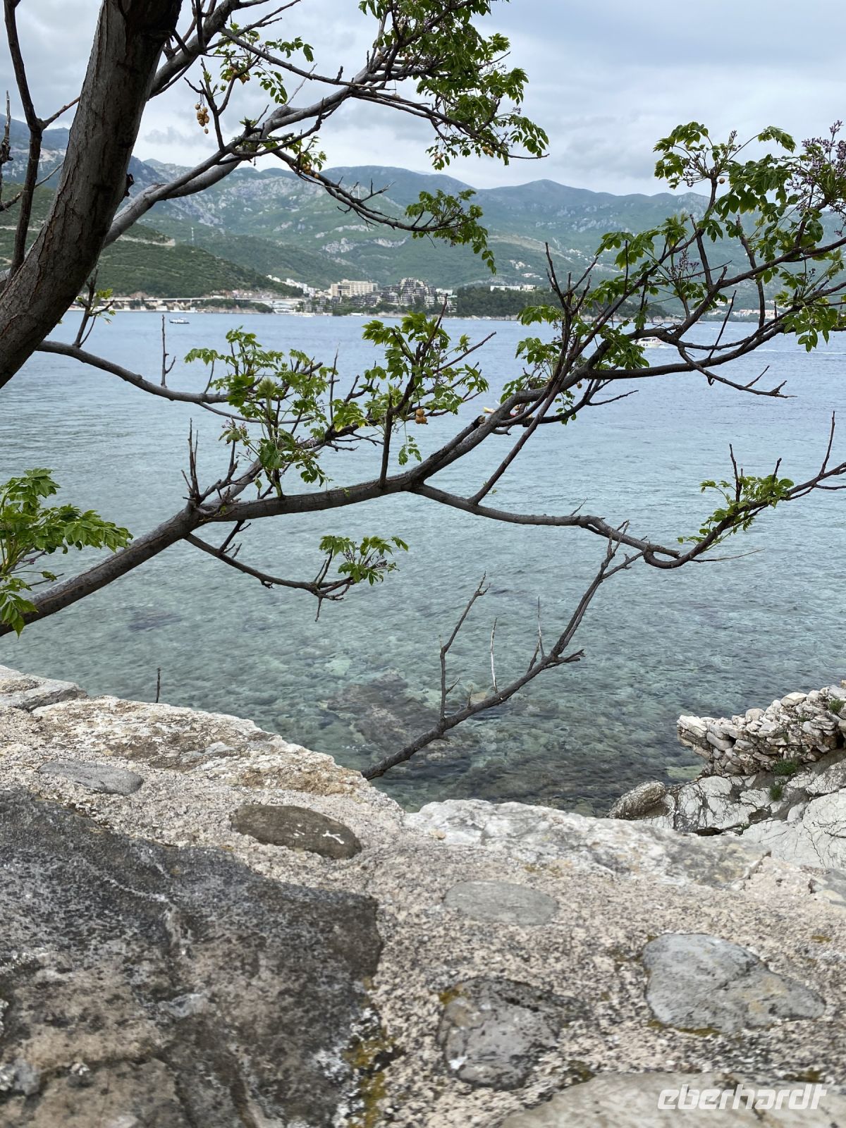 Die Bucht von Budva &ndash; &copy; Elke Knappe (Eberhardt TRAVEL)