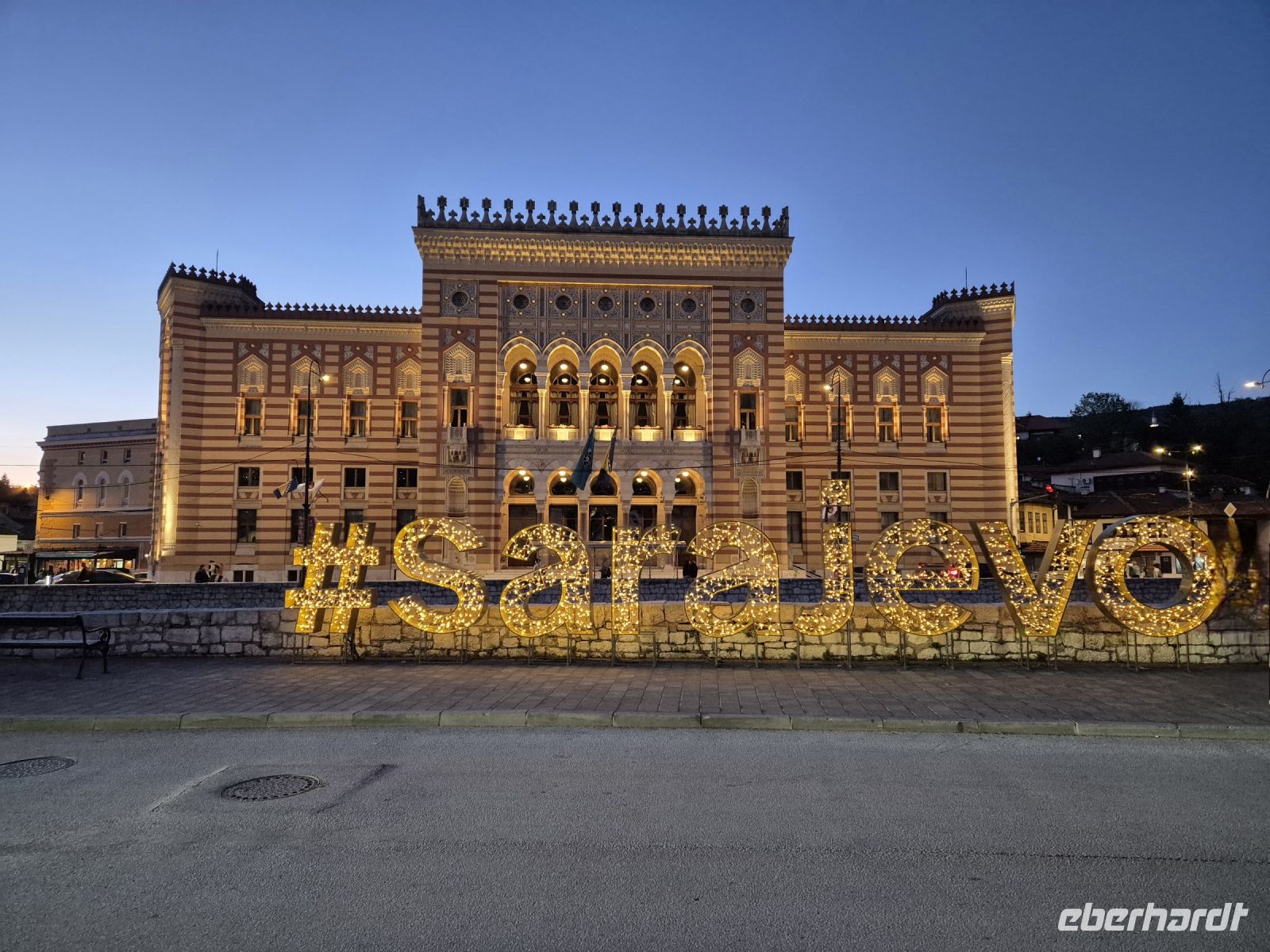 Tag 5 - Ankunft in Sarajevo - Rathaus &ndash; &copy; Jana Wessendorf (Eberhardt TRAVEL)