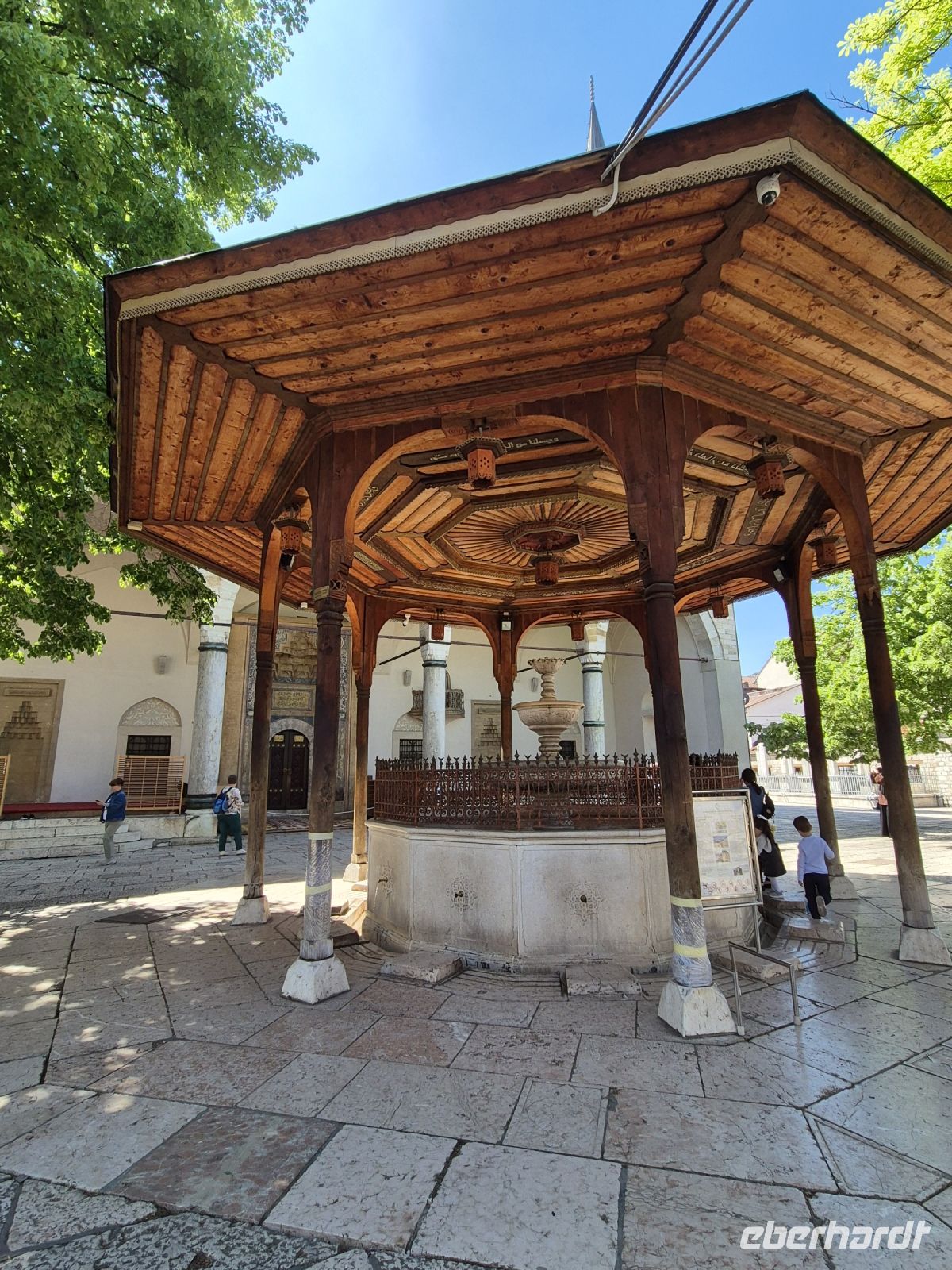 Tag 6 - Sarajevo - Stadtführung - Gazi Husrev-Bey Moschee (2) &ndash; &copy; Jana Wessendorf (Eberhardt TRAVEL)