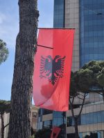 Tag 10 - Tirana - Albaniens Flagge &ndash; &copy; Jana Wessendorf (Eberhardt TRAVEL)