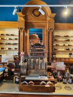 Vinothek in Räumen historischer Apotheke - Sremski Karlovci - Serbien