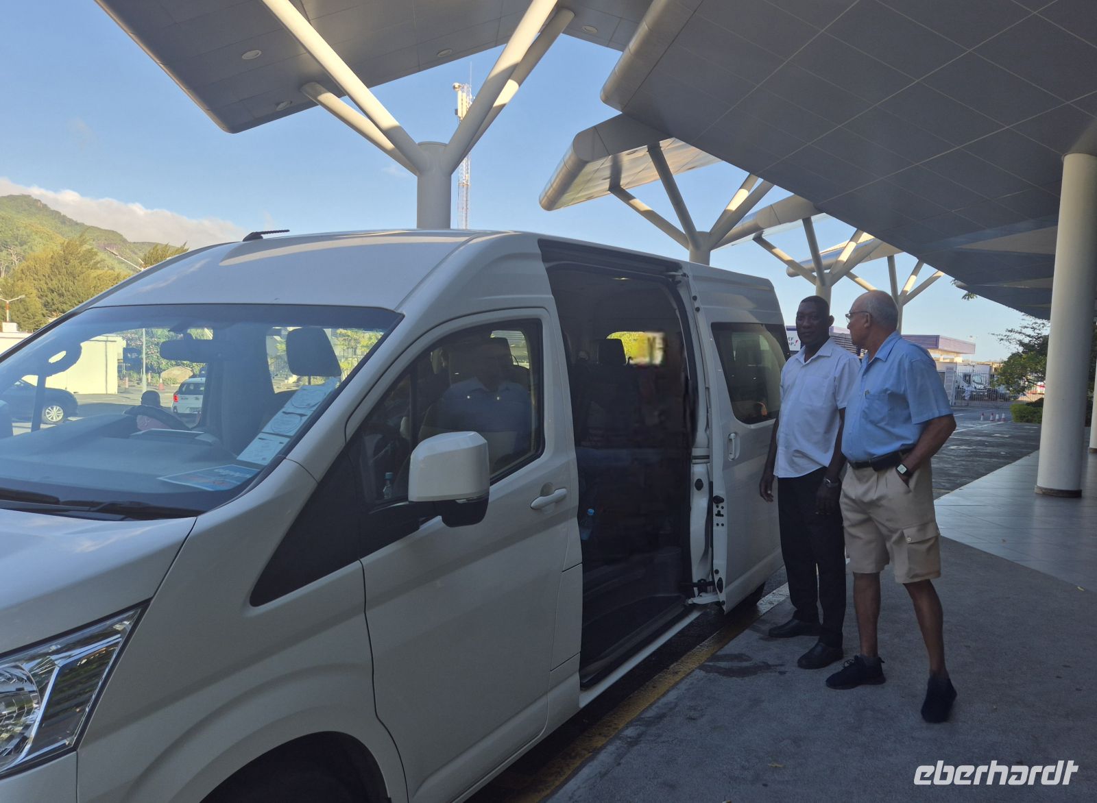 am Flughafen mit Cyrill &ndash; &copy; Frank Nimschowski (Eberhardt TRAVEL)