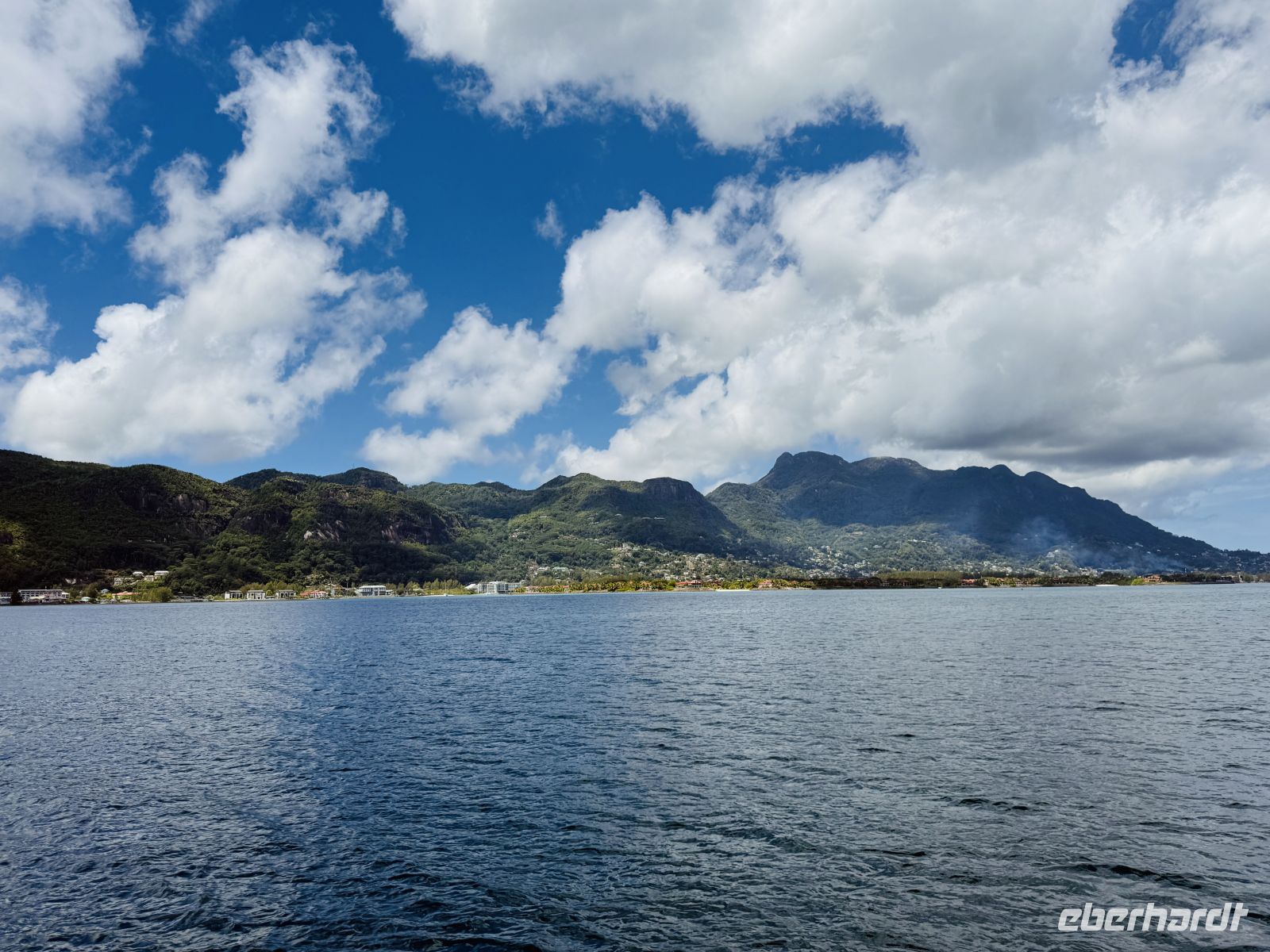 Blick auf Mahé &ndash; &copy; Leon Prinz (Eberhardt TRAVEL)