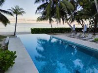 Hotelpool am Morgen 