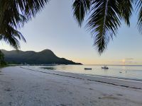 Hotelstrand Grand Anse Beach am Morgen 