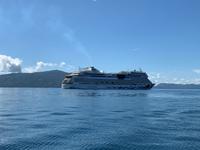 AIDAblu auf Reede vor Nosy Be &ndash; &copy; Anne Schröder (Eberhardt TRAVEL)