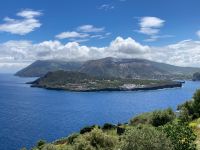 3. Reisetag – Küstenwanderung auf Lipari zum Observatorium – Blick zur Insel Vulcano &ndash; &copy; Andreas Wolfsteller (Eberhardt TRAVEL)