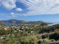 4. Reisetag – Tagesausflug zur Insel Vulcano – Kraterwanderung – Im Hintergrund Lipari &ndash; &copy; Andreas Wolfsteller (Eberhardt TRAVEL)