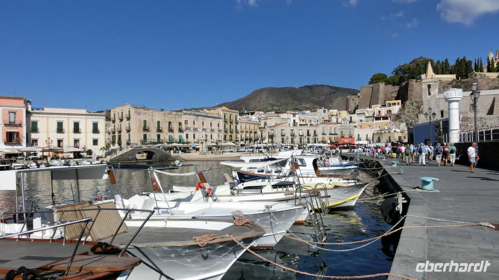 Hafen Marina Corte in Lipari &ndash; &copy; Anna Stiebing (Eberhardt TRAVEL)