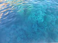 Azurblaues Wasser vor den Klippen von Lipari &ndash; &copy; Dominik Zilliken (Eberhardt TRAVEL)