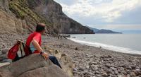 Wanderung auf Lipari - Badestopp mit Reiseleiter Thomas &ndash; &copy; Martin Jentzsch (Eberhardt TRAVEL)