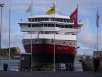 Hurtugruten in Svolvär &ndash; &copy; Ingrid Langer (Eberhardt TRAVEL)