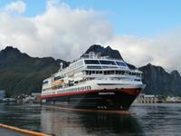 Hurtigruten in Svolvär &ndash; &copy; Ingrid Langer (Eberhardt TRAVEL)