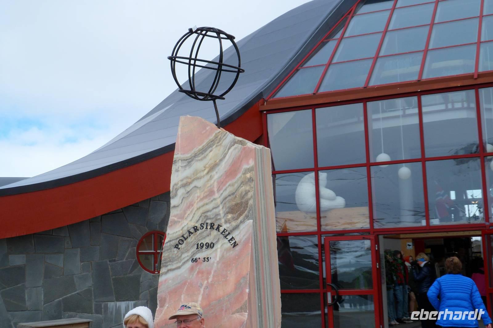 Fauskemarmor mit Weltkugel  &ndash; &copy; Mandy Fischer (Eberhardt TRAVEL)