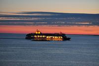 Rendezvous mit der Tallink (Silja Schwesterschiff auf dem Weg ins Baltikum) zwischen den Ålandinseln &ndash; &copy; Martin Büchner (Eberhardt TRAVEL)