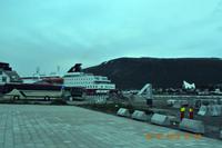 Hurtigruten - MS Kong Harald in Tromsø mit Eismeerkathedrale &ndash; &copy; Martin Büchner (Eberhardt TRAVEL)