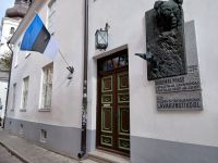 He is watching you &ndash; &copy; Wolfgang Eckert (Eberhardt TRAVEL)