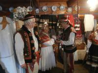 Zdiar Goralenmuseum, Hochzeit nachgestellt von uns &ndash; &copy; Ingrid Langer (Eberhardt TRAVEL)