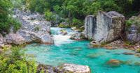Die Soca ist bei Sonnenlicht wirklich smaragdgrün &ndash; &copy; Simone Willner (Eberhardt TRAVEL)