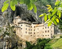 Predjamski Grad  &ndash; &copy; Simone Willner (Eberhardt TRAVEL)