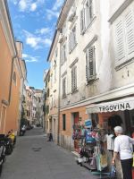 Die Gassen in Piran sind mediterran und erinnern unglaublich an Venedig &ndash; &copy; Simone Willner (Eberhardt TRAVEL)