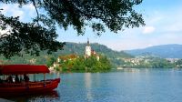 Mit dem Pletnaboot auf dem Bleeder See fahren ist ein absolutes Highlight &ndash; &copy; Simone Willner (Eberhardt TRAVEL)