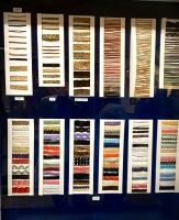 Auch gefärbtes Stroh oder andere Materialien werden verwendet &ndash; &copy; Simone Willner (Eberhardt TRAVEL)