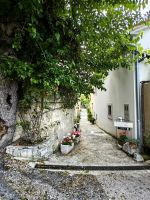 Gasse im Karstdorf Stanjel &ndash; &copy; Simone Willner (Eberhardt TRAVEL)
