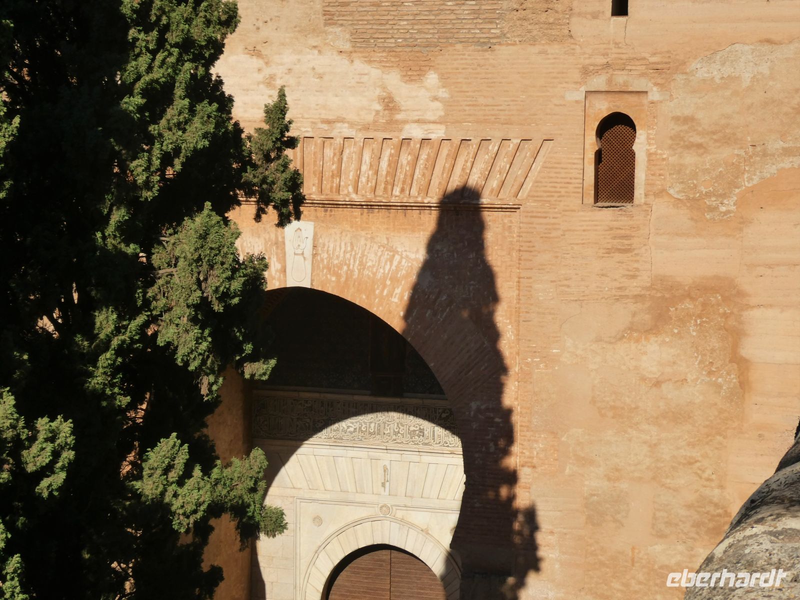 Eingangstor Alhambra &ndash; &copy; Gina Egenolf (Eberhardt TRAVEL)
